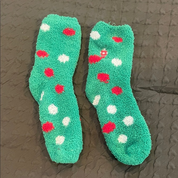 3 Pack of Cozy, fuzzy socks - Picture 5 of 7